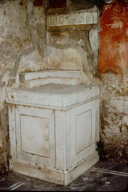 V Pompeii December Room Looking Towards Top Of Marble